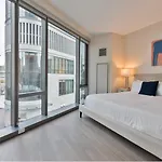 Spacious Apt In Back Bay