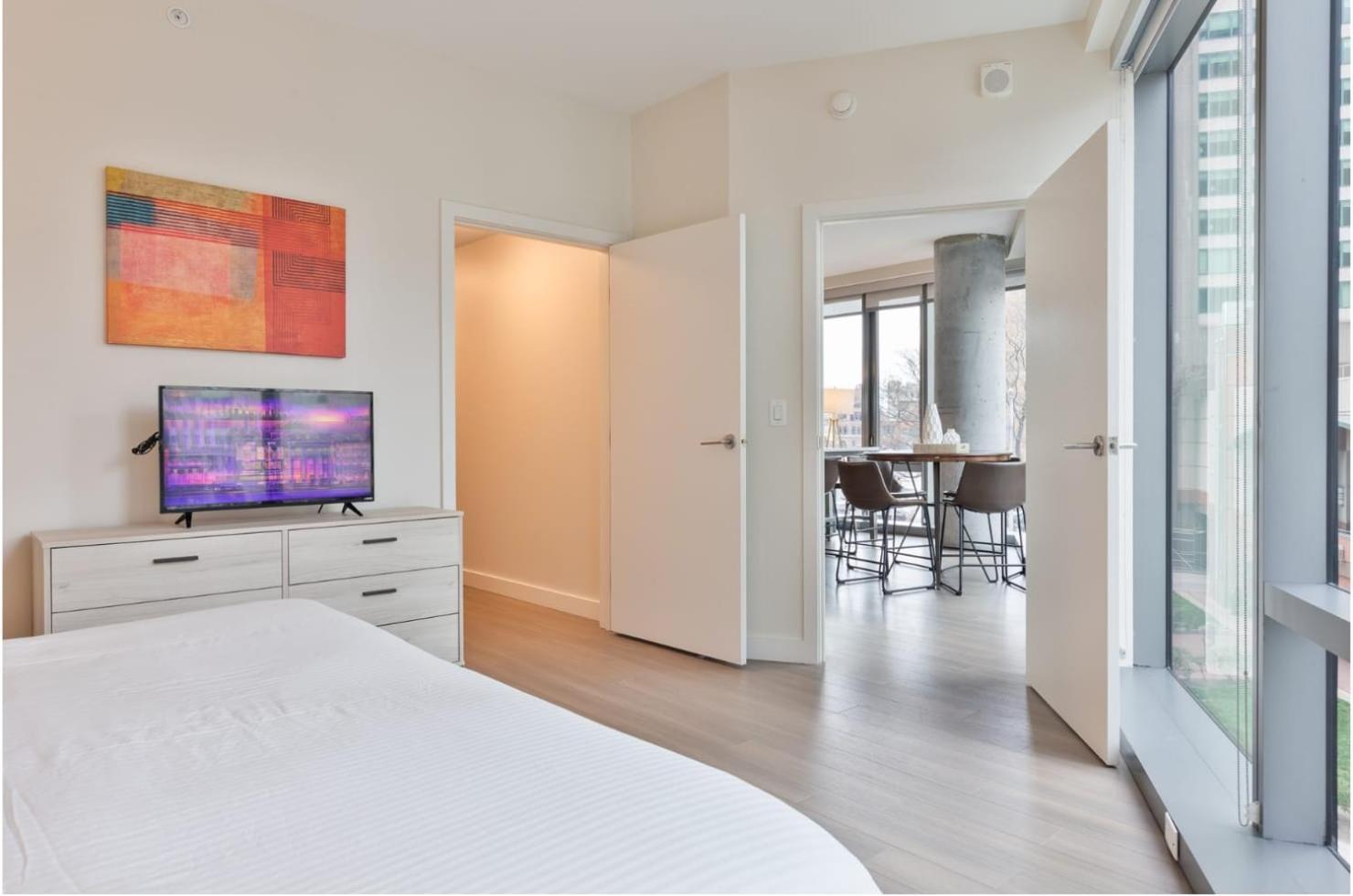 Spacious In Back Bay Apartment