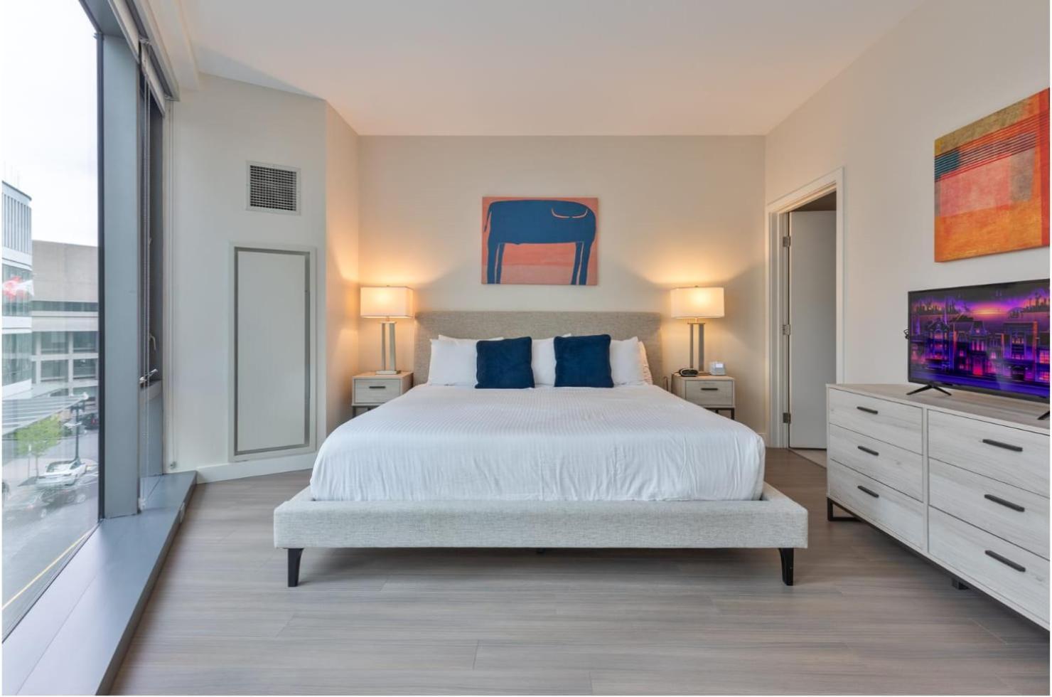 Spacious In Back Bay *